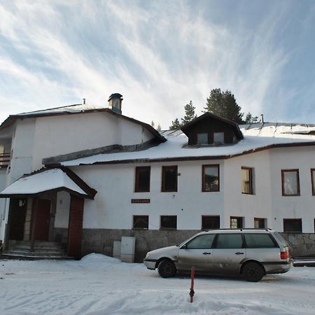 Kris Guesthouse Stoykite Bagian luar foto