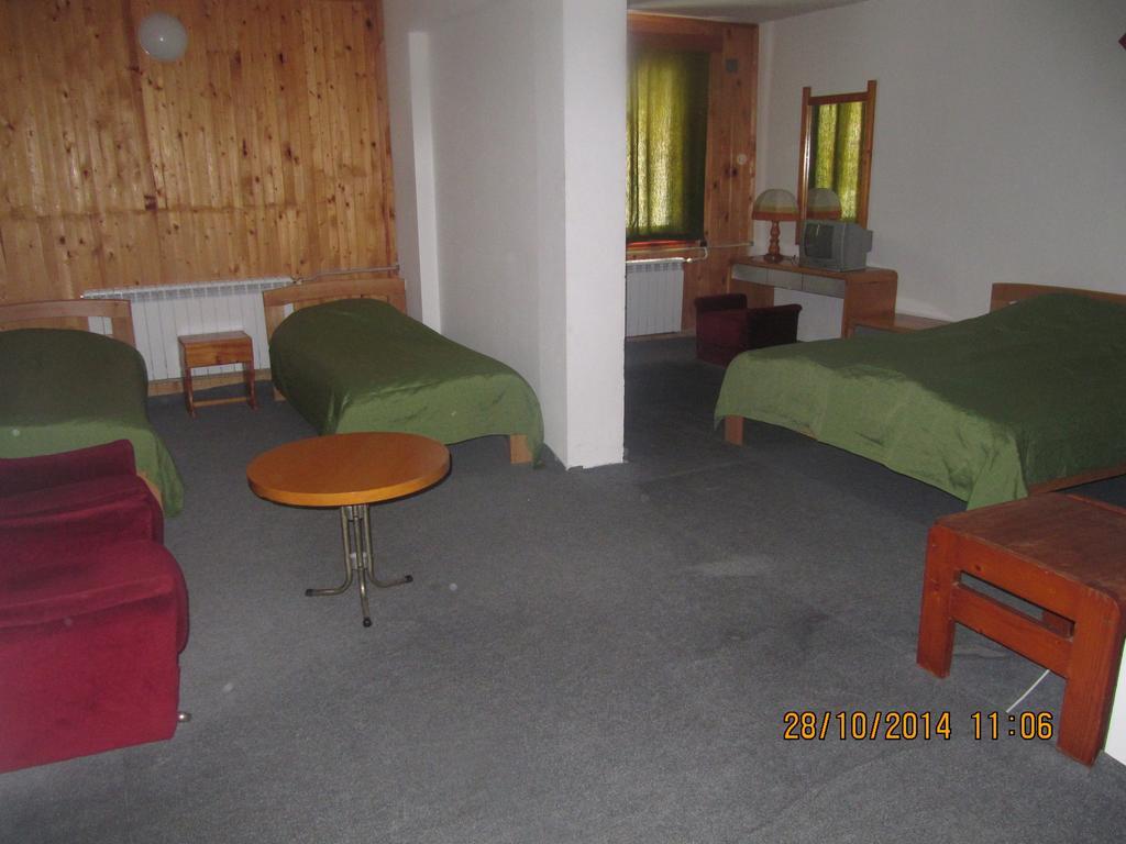 Kris Guesthouse Stoykite Bagian luar foto