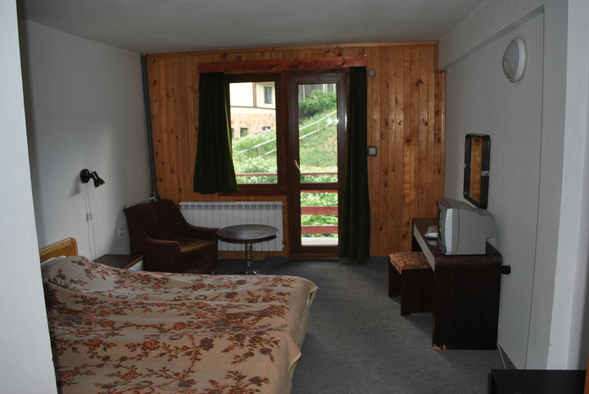 Kris Guesthouse Stoykite Bagian luar foto