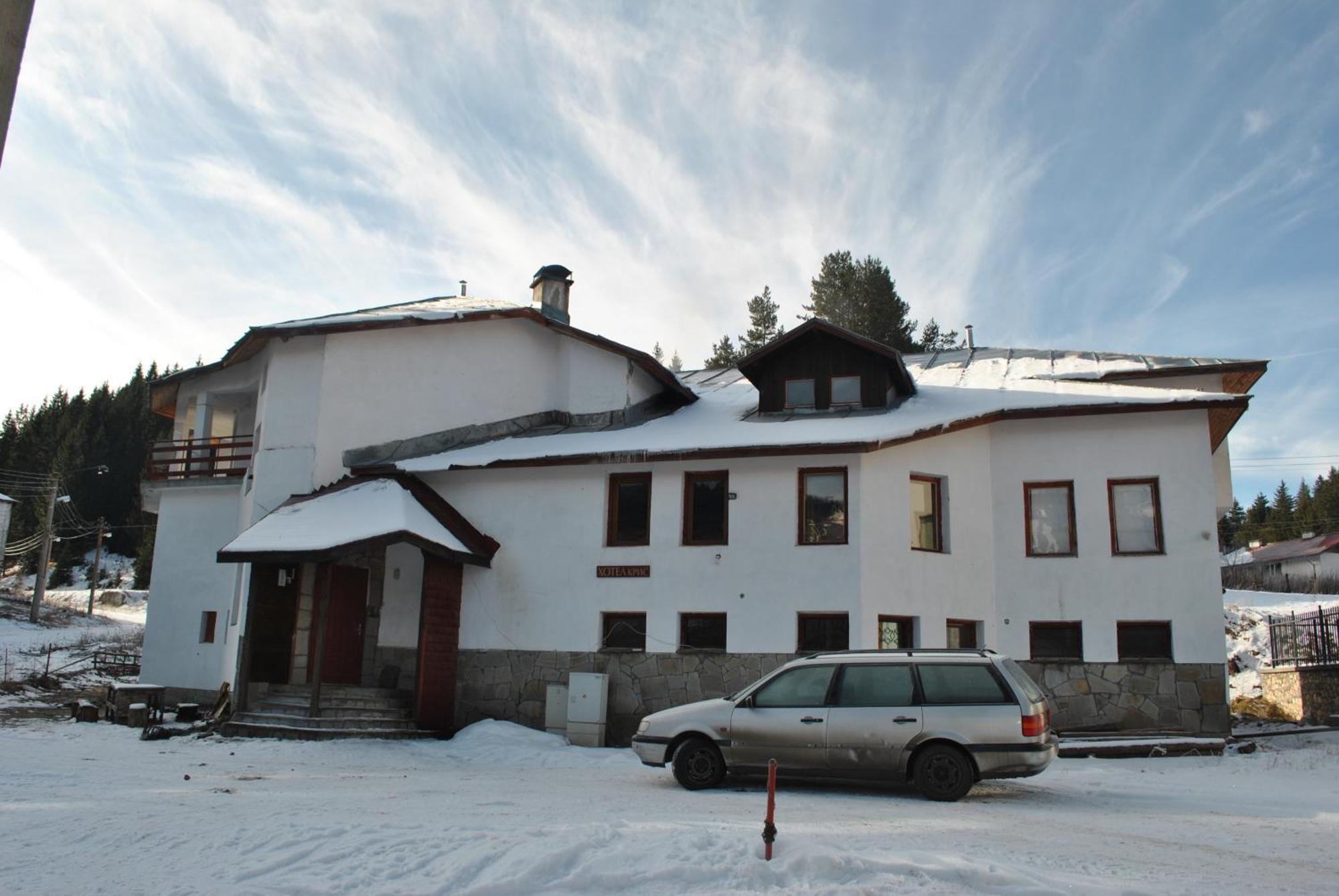 Kris Guesthouse Stoykite Bagian luar foto