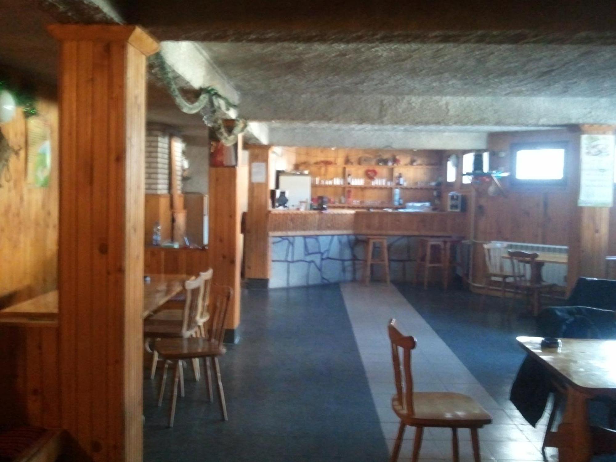 Kris Guesthouse Stoykite Bagian luar foto