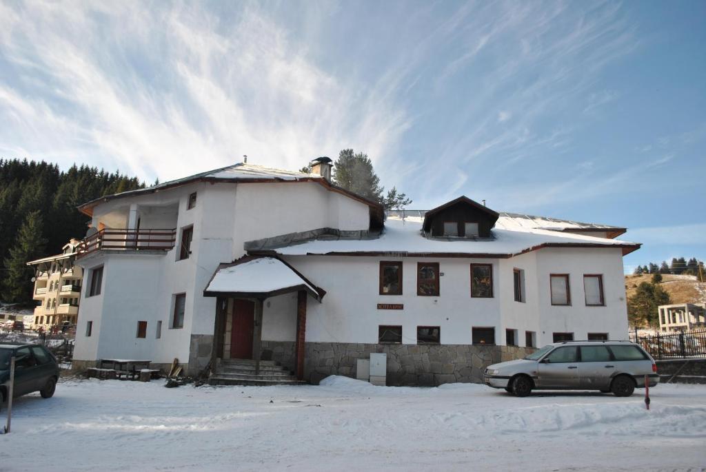 Kris Guesthouse Stoykite Bagian luar foto