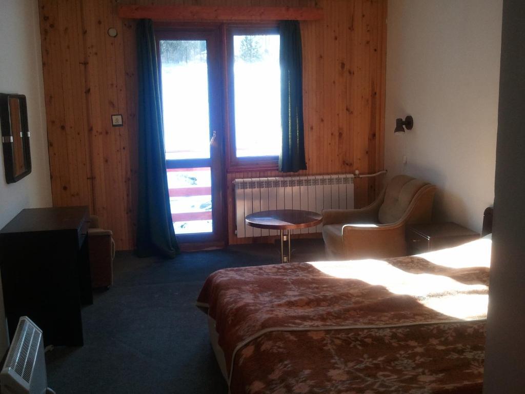 Kris Guesthouse Stoykite Bagian luar foto